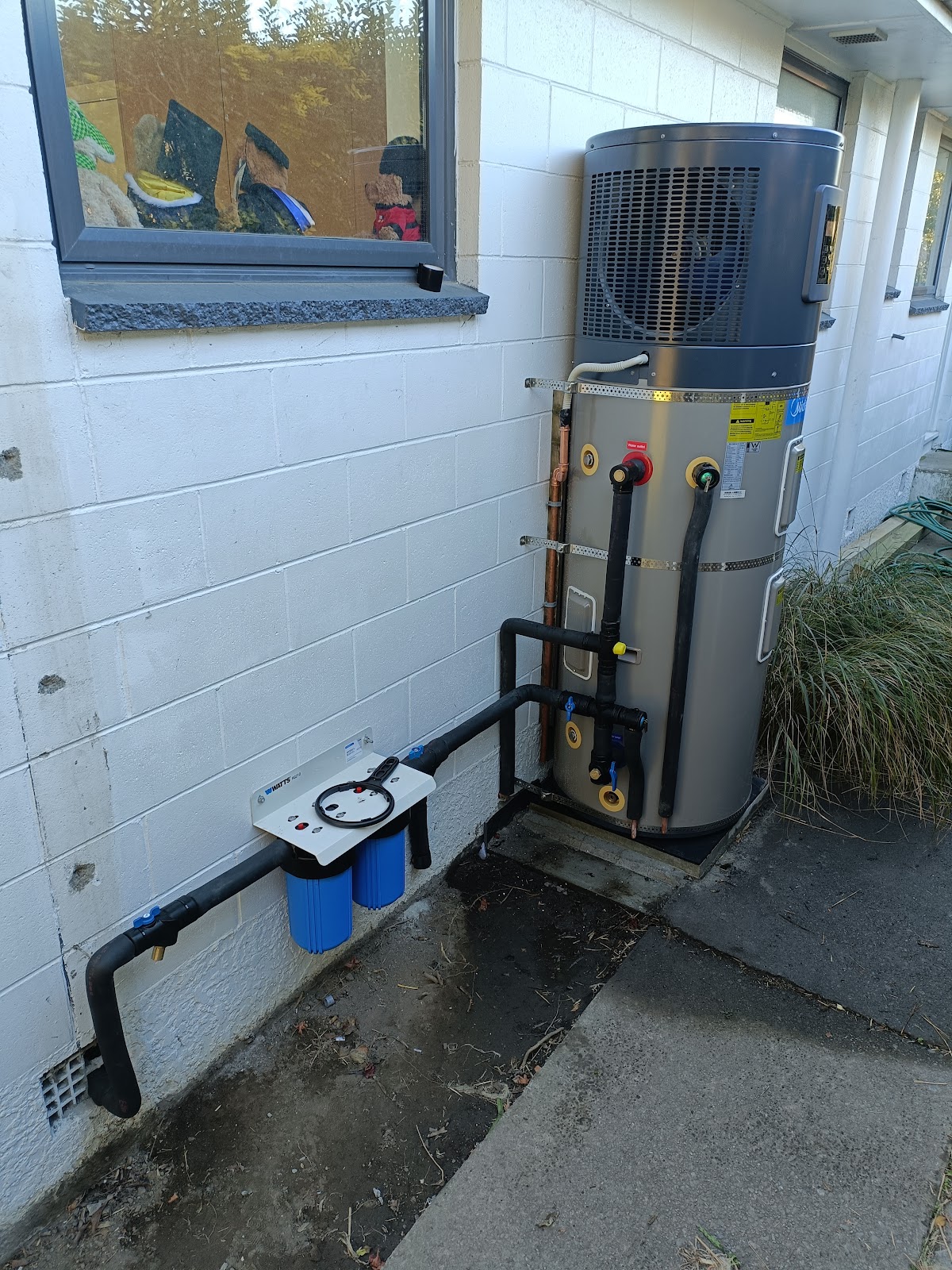 Outdoor hot water cylinder and filtration install